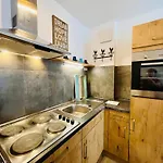 Goldener Hahn Pool, Sauna & Fruehstuecksservice Appartamento *