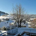 Goldener Hahn Pool, Sauna & Fruehstuecksservice *
