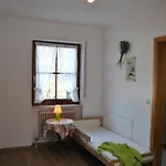 Goldener Hahn Pool, Sauna & Fruehstuecksservice *
