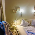 Goldener Hahn Pool, Sauna & Fruehstuecksservice Appartamento