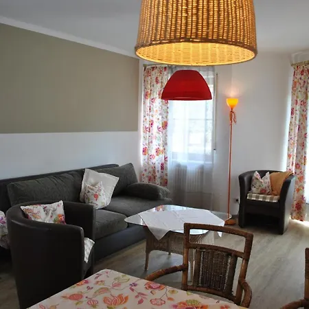 Апартаменты Goldener Hahn Pool, Sauna & Fruehstuecksservice *