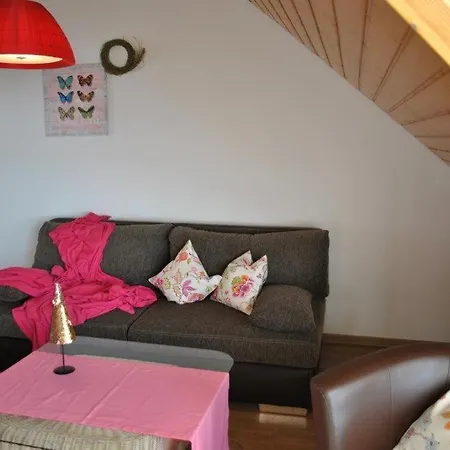 Apartment Goldener Hahn B&B Ferienwohnungen Pool & Sauna Near Medicenter