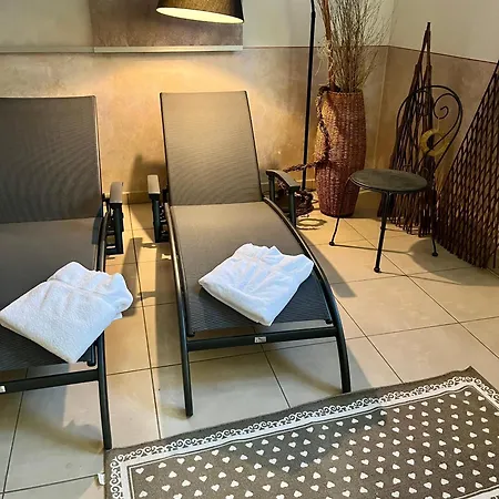 Goldener Hahn B&B Ferienwohnungen Pool & Sauna Near Medicenter 公寓