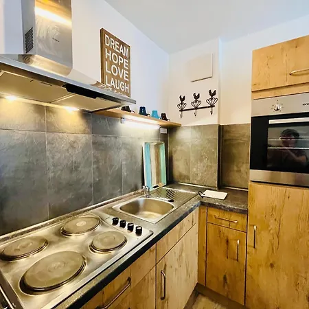 Goldener Hahn B&B Ferienwohnungen Pool & Sauna Near Medicenter 公寓 *