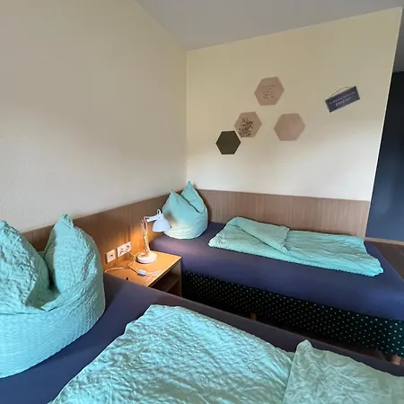 Goldener Hahn Pool, Sauna & Fruehstuecksservice Апартаменты Байрсброн