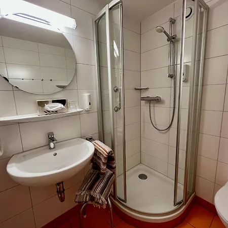 Goldener Hahn Pool, Sauna & Fruehstuecksservice Апартаменты
