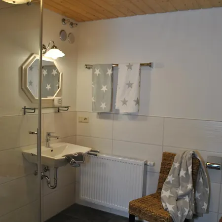 Апартаменты Goldener Hahn Pool, Sauna & Fruehstuecksservice