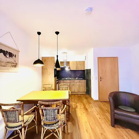 Goldener Hahn Pool, Sauna & Fruehstuecksservice Апартаменты Байрсброн