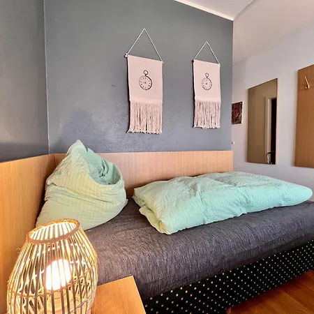 Goldener Hahn Pool, Sauna & Fruehstuecksservice Апартаменты Байрсброн