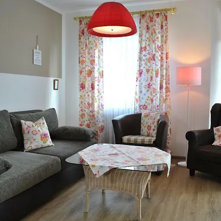 Goldener Hahn B&B Ferienwohnungen Pool & Sauna Near Medicenter 拜尔斯布龙