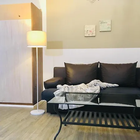 Goldener Hahn B&B Ferienwohnungen Pool & Sauna Near Medicenter Apartment